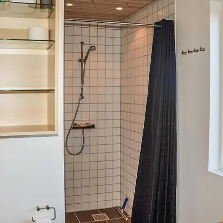 4 Bedroom Amazing In Ulfborg 度假居